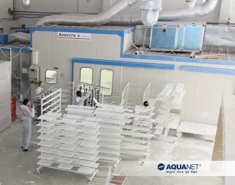 В покрасочном цехе компании Aquanet В покрасочном цехе компании Aquanet