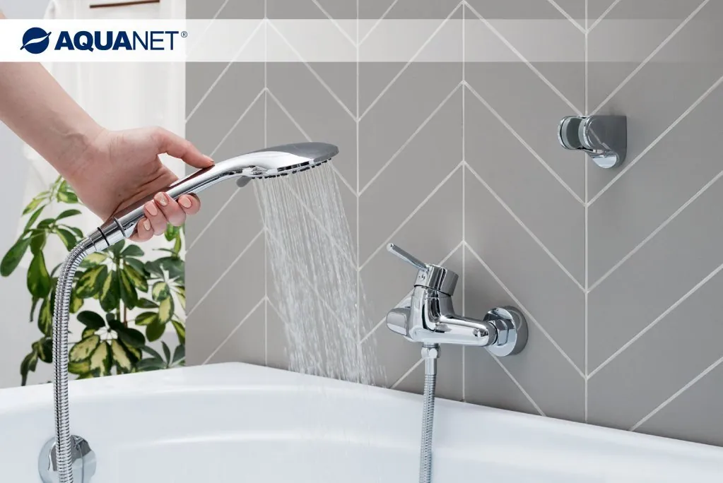 Смеситель в комплекте с ручным душем Bravat Aquanet Slim